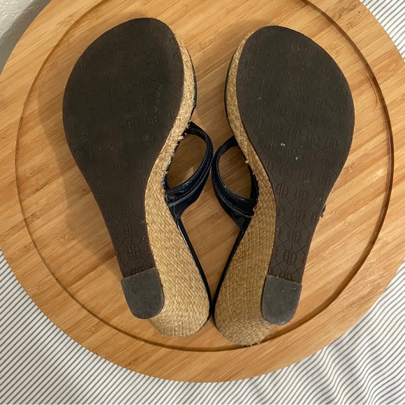 Lilly Pulitzer McKim Patent Leather Thong Wedge Resort Beach Heels 7.5 - Picture 10 of 10